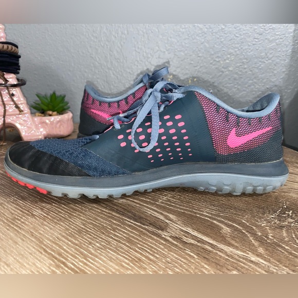 Nike - Picture 3 of 10